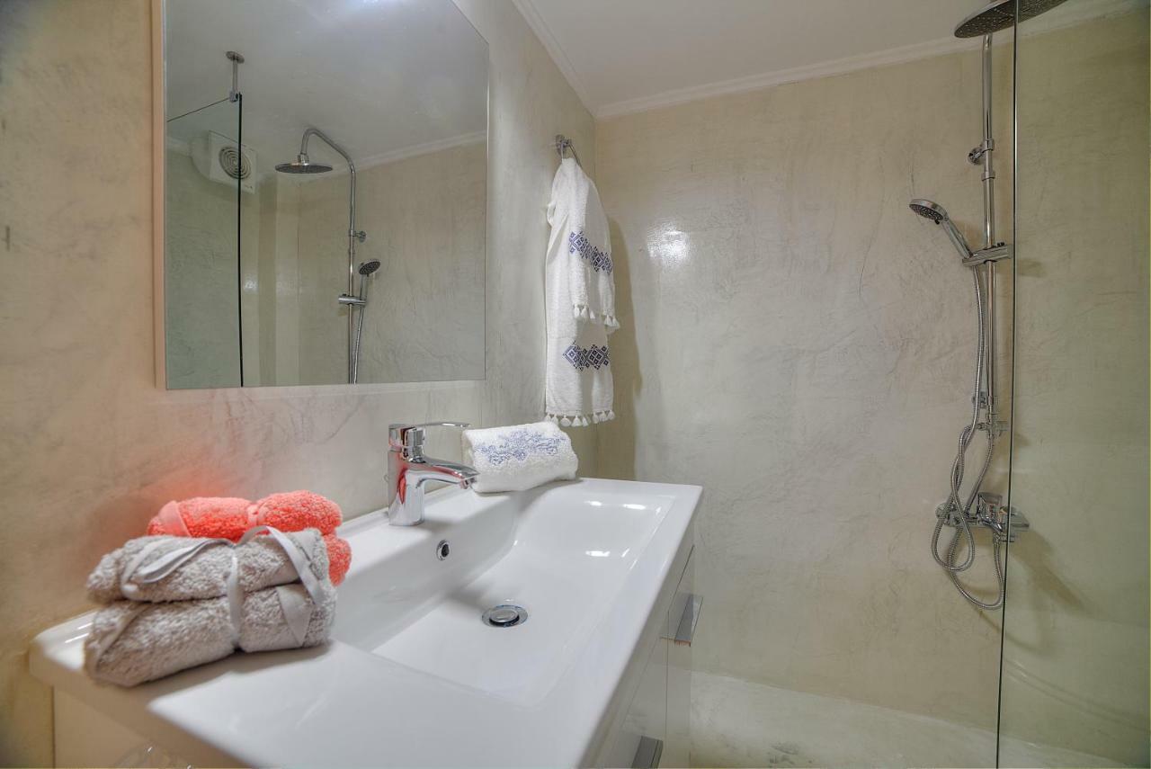 Unique Apartment In Glyfada Center Атина Екстериор снимка